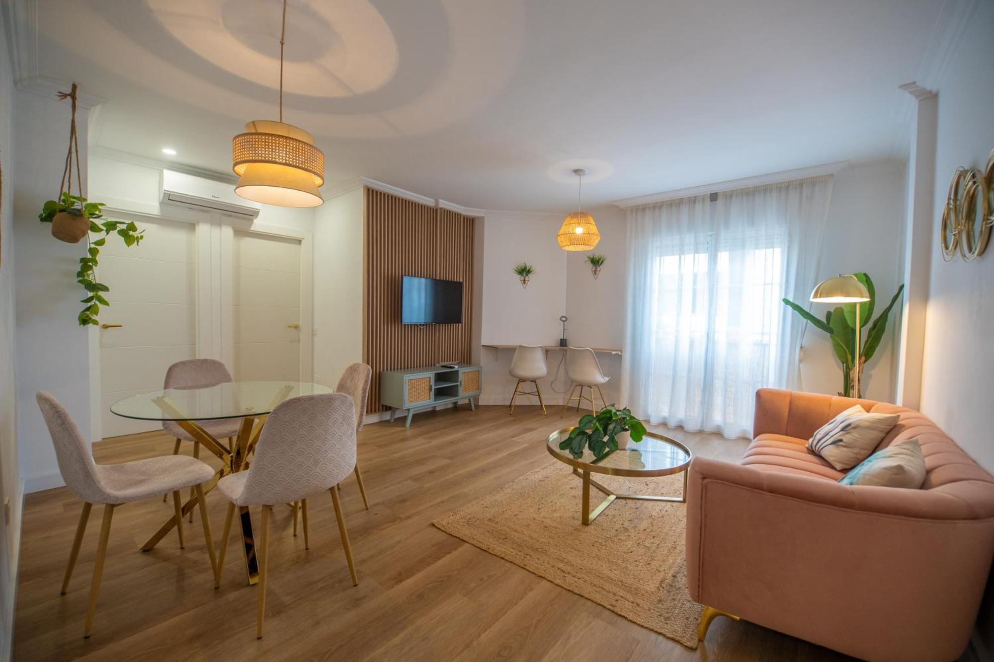 Prensa & Nice Courtyard By Ele Apartments Malaga Exterior photo